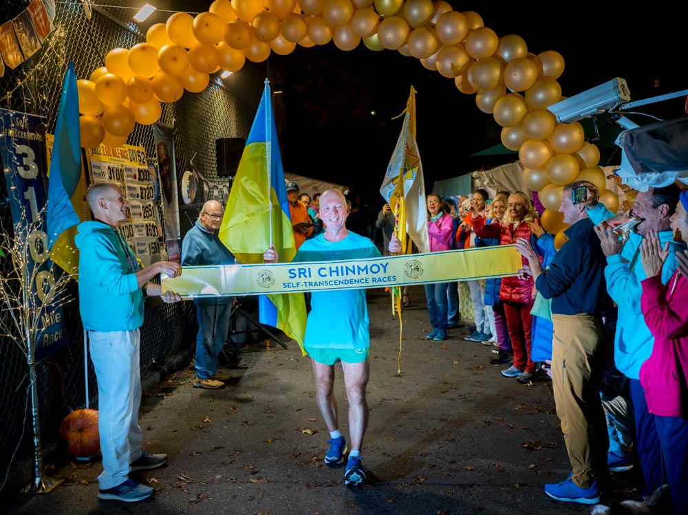 Stutisheel Lebedev finishes on the last day of the 3100 Mile Race